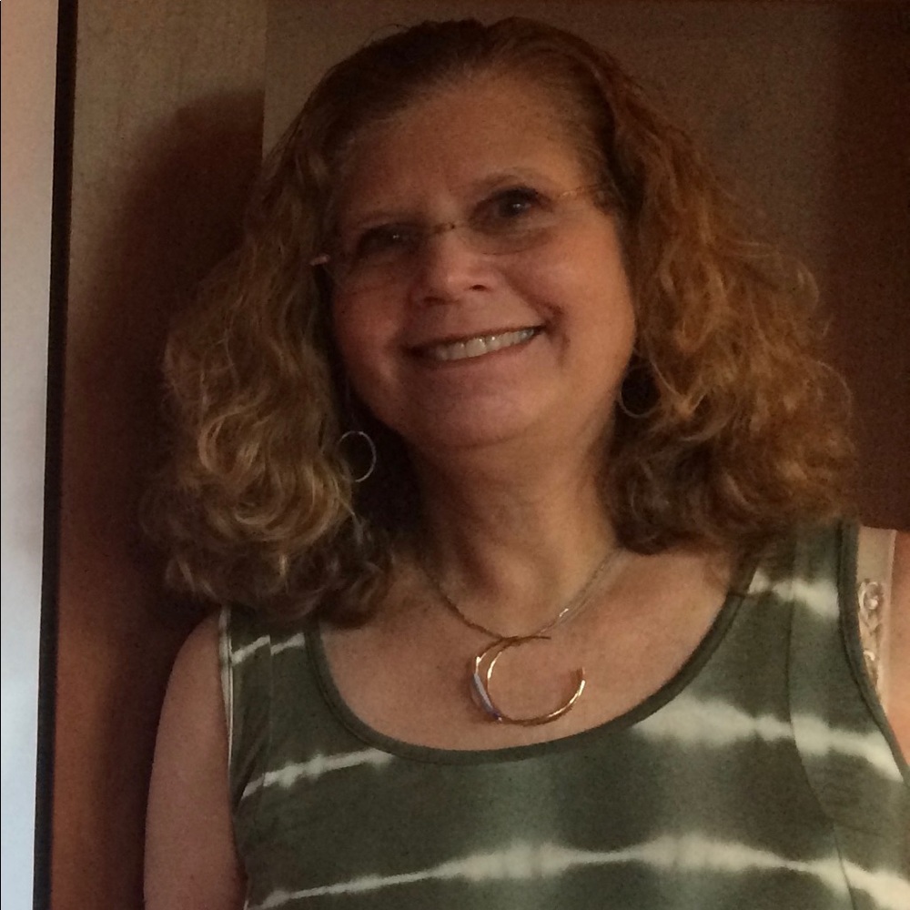 Meet your Posher, Crystal